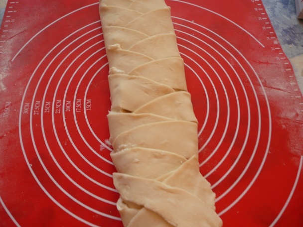 Tvarohový závin z lístkového cesta - obrázok 6