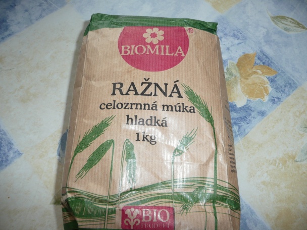 Fľakatá bublanina s čerstvými jahodami (fotorecept) - obrázok 1