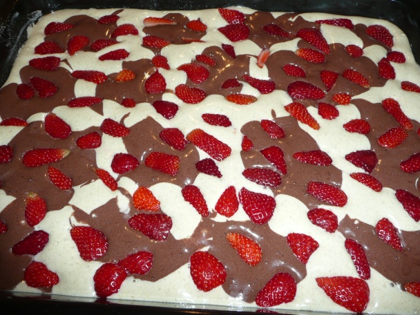 Fľakatá bublanina s čerstvými jahodami (fotorecept) - obrázok 11