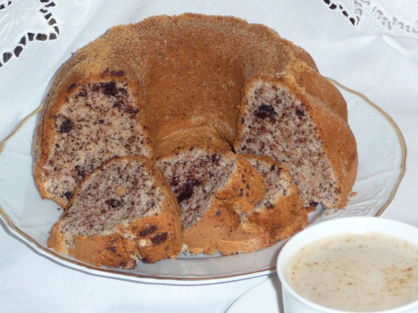 Orechová bábovka s kúskami čokolády - obrázok 1