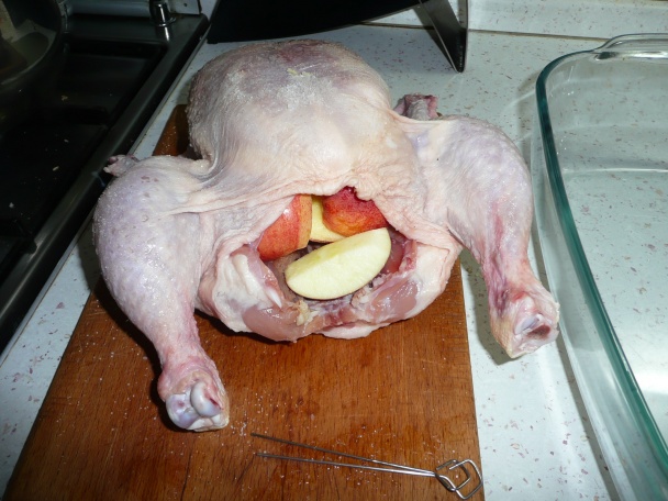 Kurča pečené s jablkami na čiernom pive (fotorecept) - obrázok 1