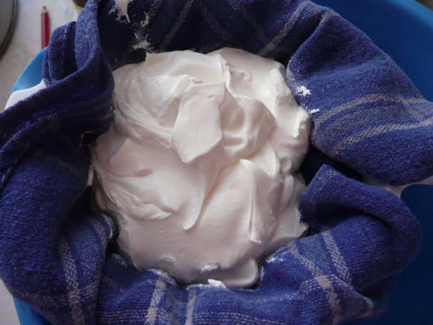 Čokoládovo-orechová torta s jogurtovým krémom (fotorecept) - obrázok 1