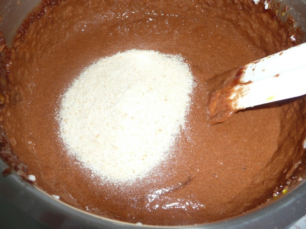 Čokoládovo-orechová torta s jogurtovým krémom (fotorecept) - obrázok 7