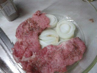 Pečené bravčové karé so syrovou omáčkou - obrázok 1