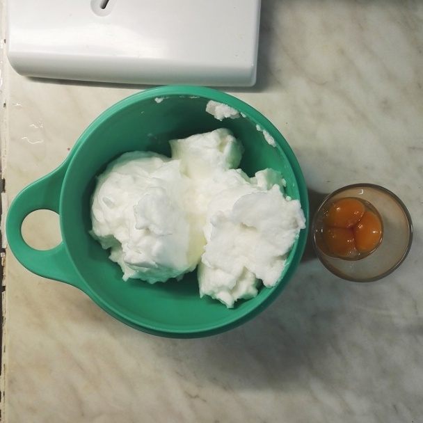 Kysnutý koláč s černicami a tvarohovo-vanilkovým krémom (fotorecept) - obrázok 5