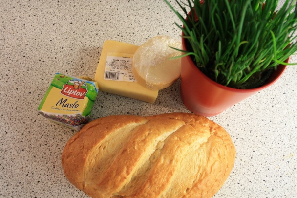 Syrovo-maslovo-pažítkový pečený chlebík - obrázok 1