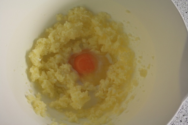 Sladká Valentínska roláda a čokoladové fondue s jahodami (fotorecept)  - obrázok 3