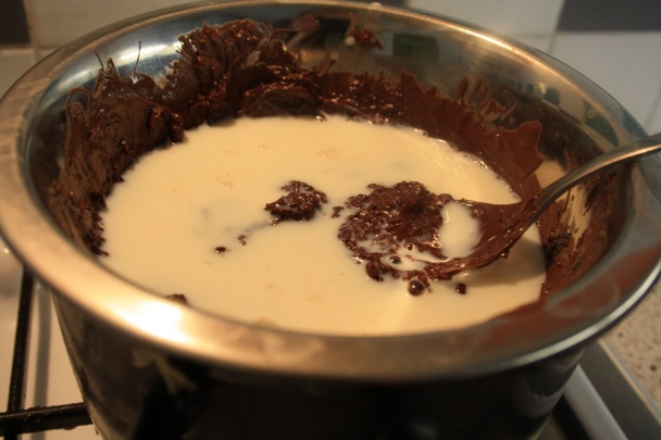 Sladká Valentínska roláda a čokoladové fondue s jahodami (fotorecept)  - obrázok 16