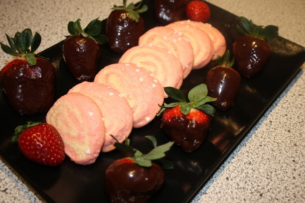 Sladká Valentínska roláda a čokoladové fondue s jahodami (fotorecept)  - obrázok 17