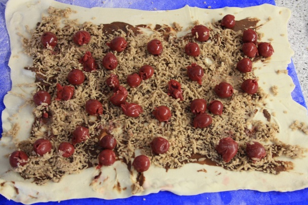 Višnovo-nutellová-gaštanová štrúdľa - obrázok 5