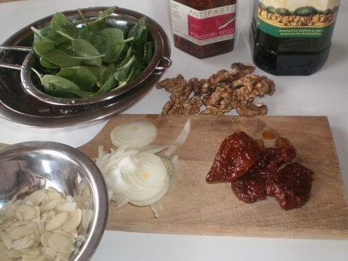 Teplý  šalát  so špenátom a sušenými paradajkami (fotorecept)   - obrázok 1