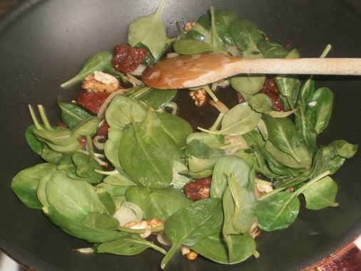 Teplý  šalát  so špenátom a sušenými paradajkami (fotorecept)   - obrázok 4