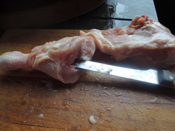 Kuracie stehná plnené pikantnou slaninkovo-cesnakovou plnkou (fotorecept) - obrázok 4