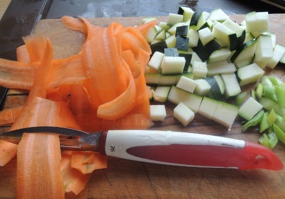 Kuracie stehná plnené pikantnou slaninkovo-cesnakovou plnkou (fotorecept) - obrázok 7