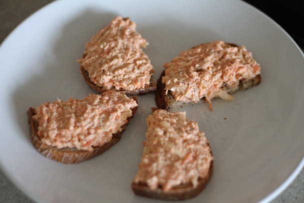 Zelerovo-mrkvová nátierka s vlašskými orechmi - obrázok 1