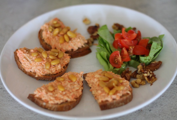 Zelerovo-mrkvová nátierka s vlašskými orechmi - obrázok 2