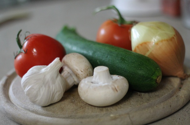 Kuracie mäso s cukinou, šampiňónmi a rajčinou (fotorecept) - obrázok 3