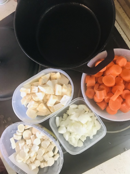 Hovädzie so smotanovo-zeleninovou omáčkou v jednom hrnci (fotorecept) - obrázok 1