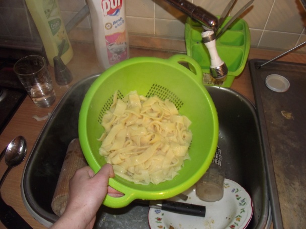 Domáce cestoviny a omáčka z plodov mora - obrázok 2