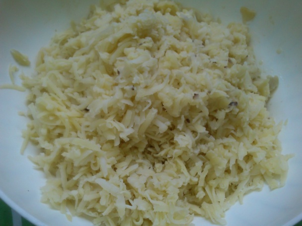 Zemiakovo-bryndzové krokety na bryndzovom bešameli - obrázok 1