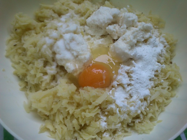 Zemiakovo-bryndzové krokety na bryndzovom bešameli - obrázok 2