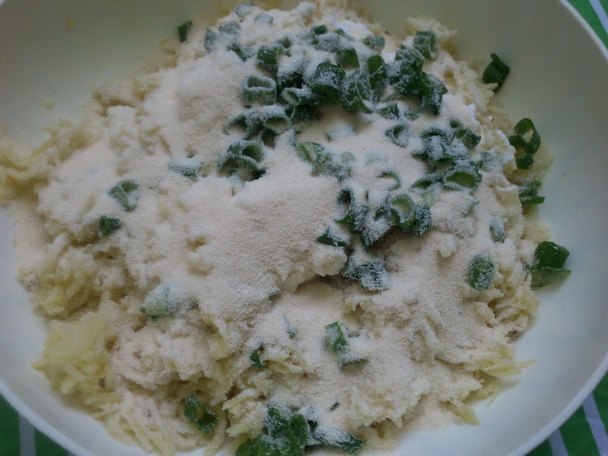 Zemiakovo-bryndzové krokety na bryndzovom bešameli - obrázok 3