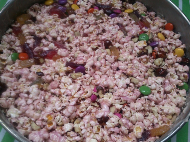 Sladká popcornová torta - obrázok 6