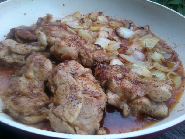 Bravčová krkovička alebo kuracie stehná s cibuľkou - obrázok 4