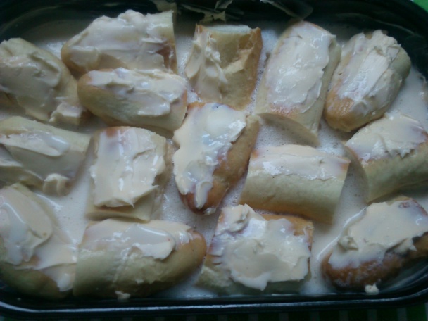 Expresná pudingová žemľovka s čerešňovou omáčkou (fotorecept) - obrázok 3