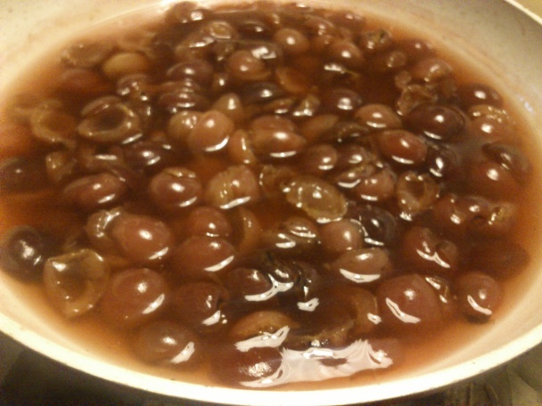 Expresná pudingová žemľovka s čerešňovou omáčkou (fotorecept) - obrázok 6