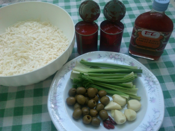 Vrtuľky v pikantnej paradajkovej omáčke so zelerom, olivami a balkánskym syrom - obrázok 2