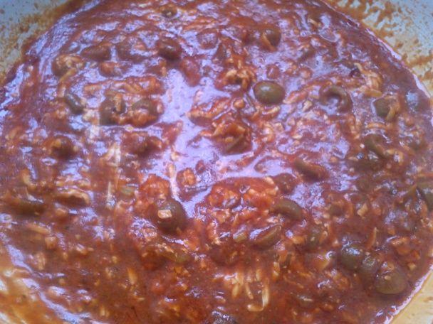 Vrtuľky v pikantnej paradajkovej omáčke so zelerom, olivami a balkánskym syrom - obrázok 7