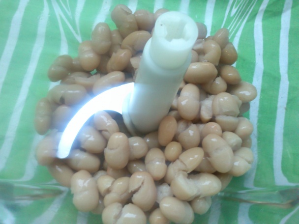 Dip z pečeného cesnaku a bielej fazule (fotorecept) - obrázok 5