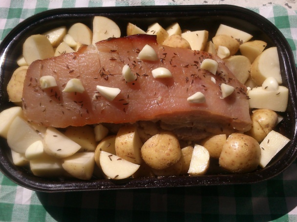 Bôčik pečený v mlieku s cesnakom, francúzska cibuľová zálievka (fotorecept) - obrázok 1