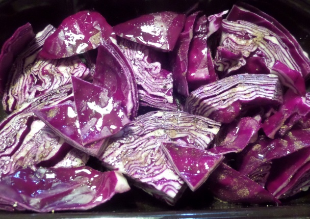 Treska pod chlebovo-zemiakovou krustou s pečenou červenou kapustou - obrázok 9