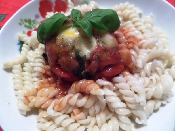 Dusené plnené paprikové polovičky v omáčke - obrázok 8