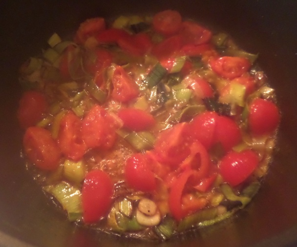 Lahodné cestoviny s cesnakom, špenátom, rajčinami a syrom s bielou plesňou (fotorecept) - obrázok 3