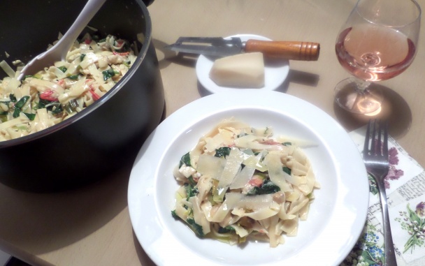 Lahodné cestoviny s cesnakom, špenátom, rajčinami a syrom s bielou plesňou (fotorecept) - obrázok 8