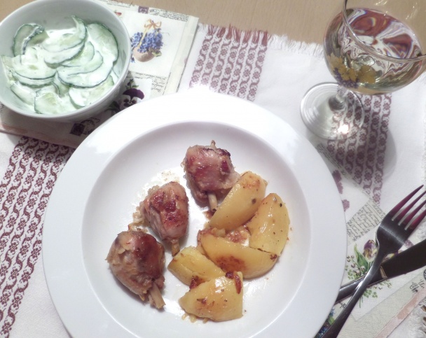 Panvicové kuracie stehienka so zemiakmi na víne (fotorecept) - obrázok 3