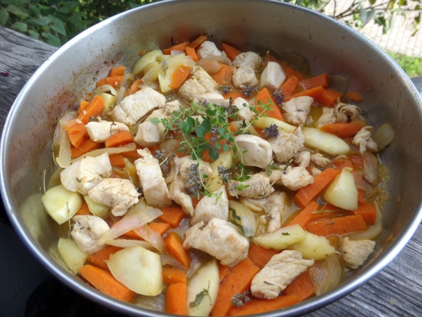 Kuracie prsia s batátom, jablkom na bielom víne a materinej dúške (fotorecept) - obrázok 2