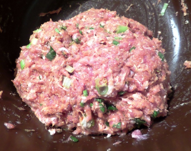 Mäsové guľky s čubricou a zemiakovými čipsami (fotorecept) - obrázok 1