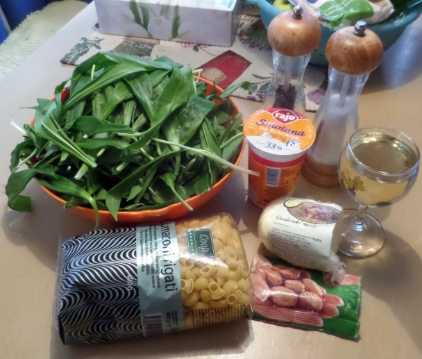 Rigati s omáčkou z medvedieho cesnaku - obrázok 1