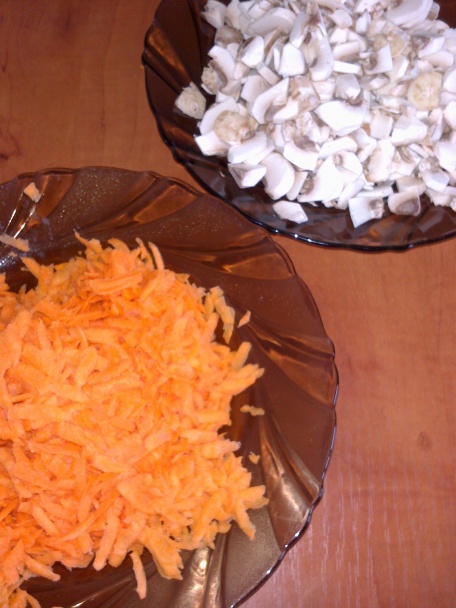 Špagety s mrkvou, fazuľou a šampiňónmi - obrázok 1