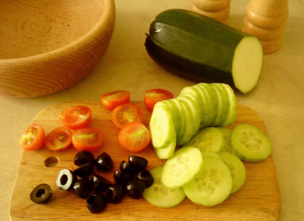 Jednoduchý šalát s cuketou  - obrázok 2