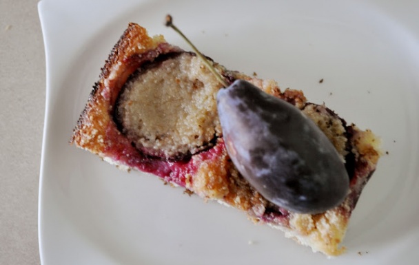 Slivkový koláč s bielym makom - obrázok 5