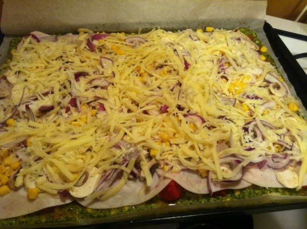 Pizza s brokolicovým cestom bez múky - obrázok 2