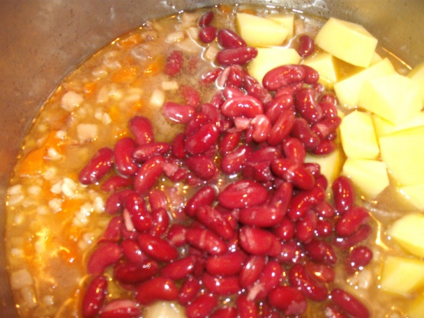 Hovädzie s fazuľou a krúpami - eintopf (fotorecept) - obrázok 5