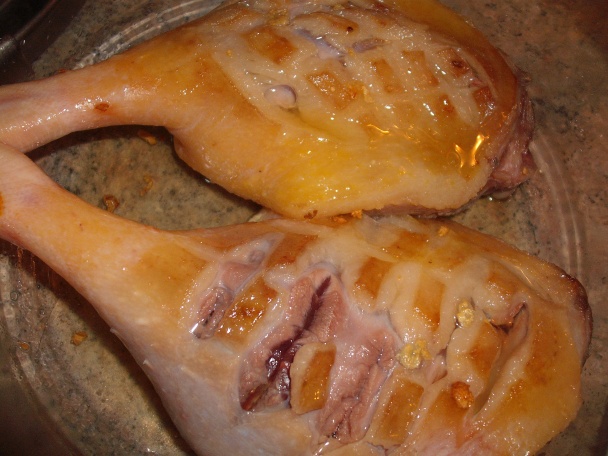 Kačacie stehná pečené s cesnakom a šalátom zo sudovej kapusty - obrázok 2