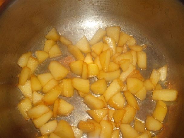 Šošovicový šalát s karamelovým jablkom, hrozienkami a orechami (fotorecept) - obrázok 1