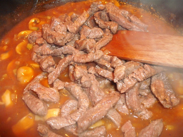 Stroganov z hovädzej sviečkovice (fotorecept) - obrázok 6